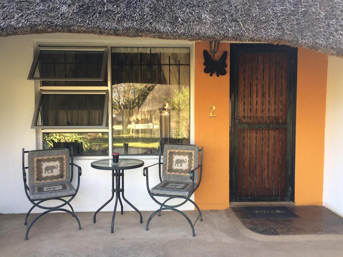 Lion'S Den Guesthouse Otjiwarongo Buitenkant foto