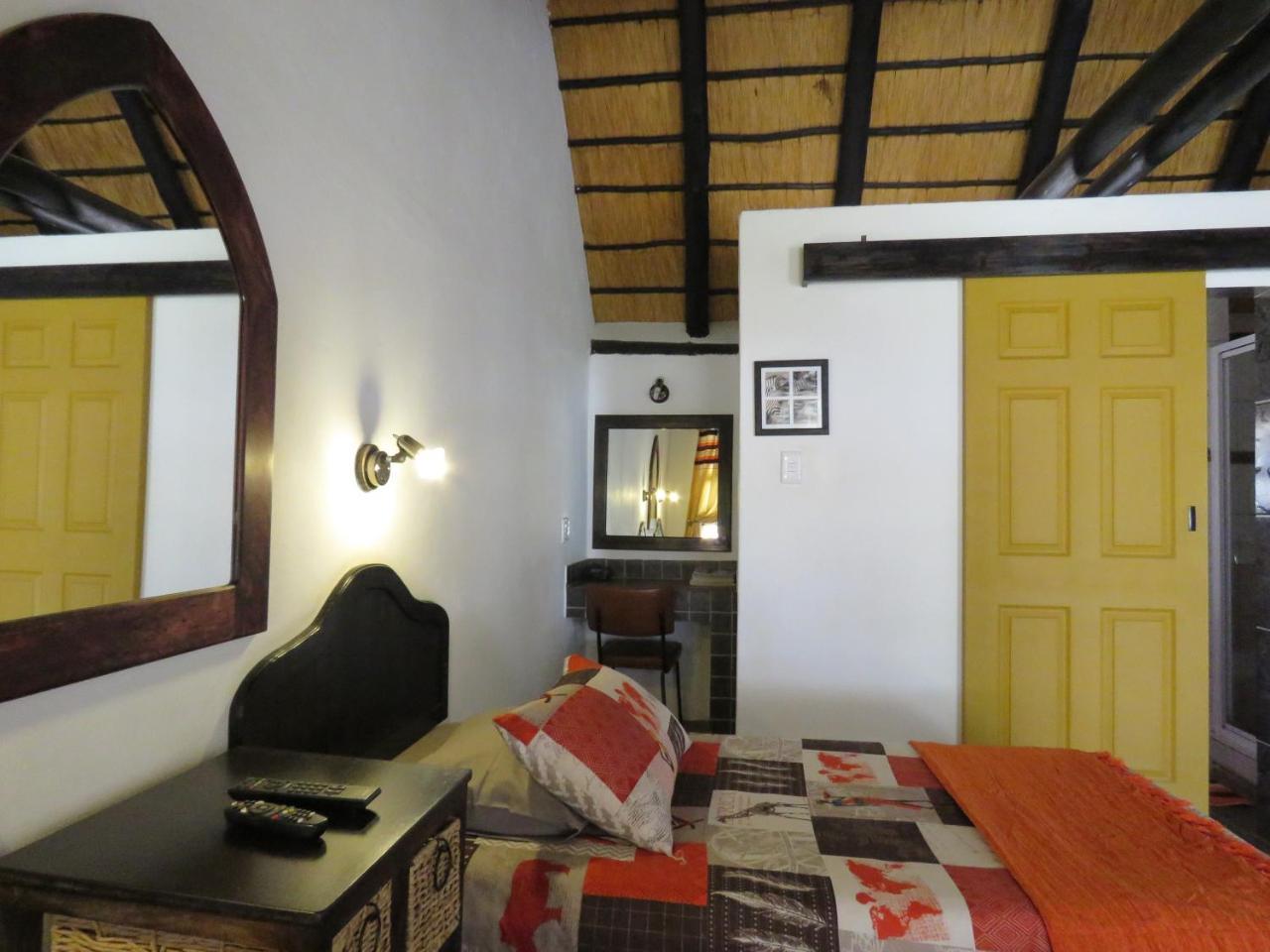 Lion'S Den Guesthouse Otjiwarongo Buitenkant foto
