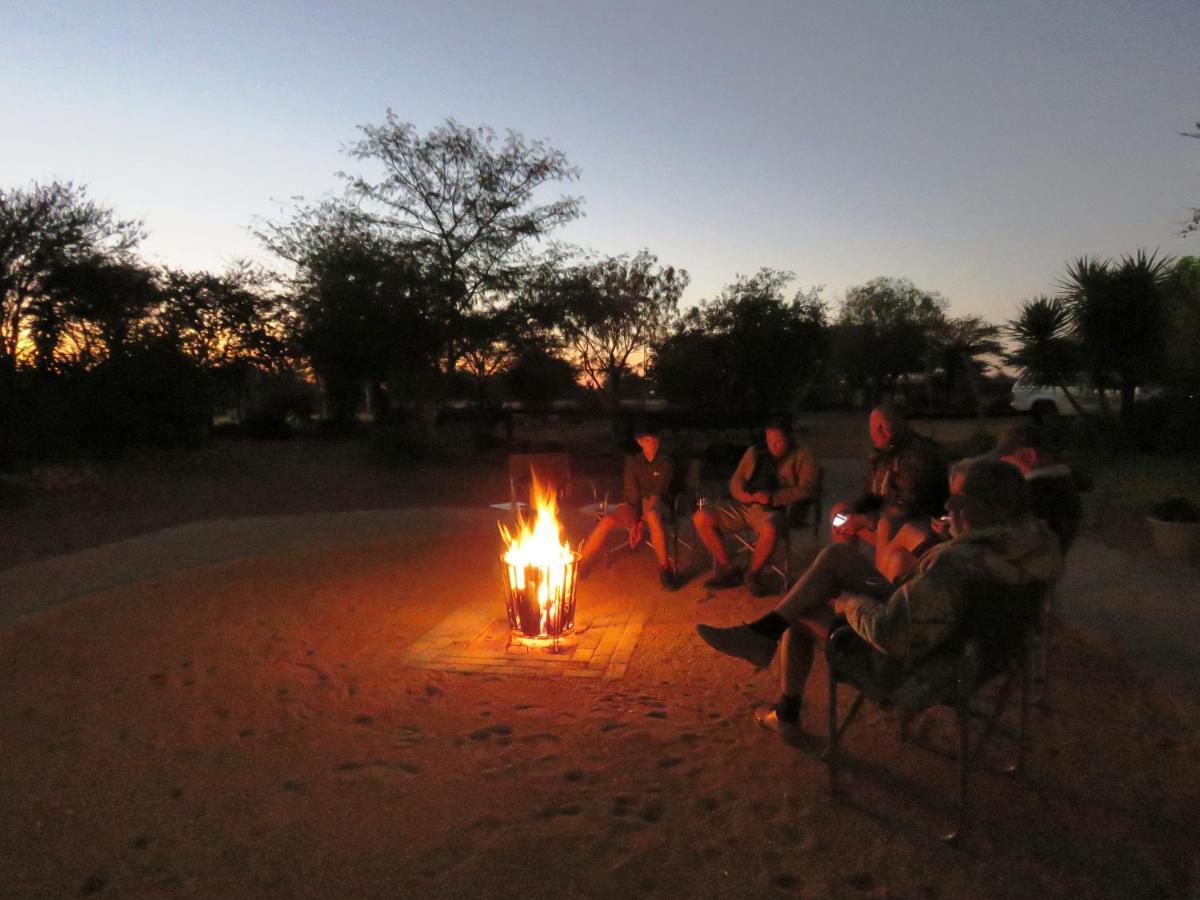 Lion'S Den Guesthouse Otjiwarongo Buitenkant foto