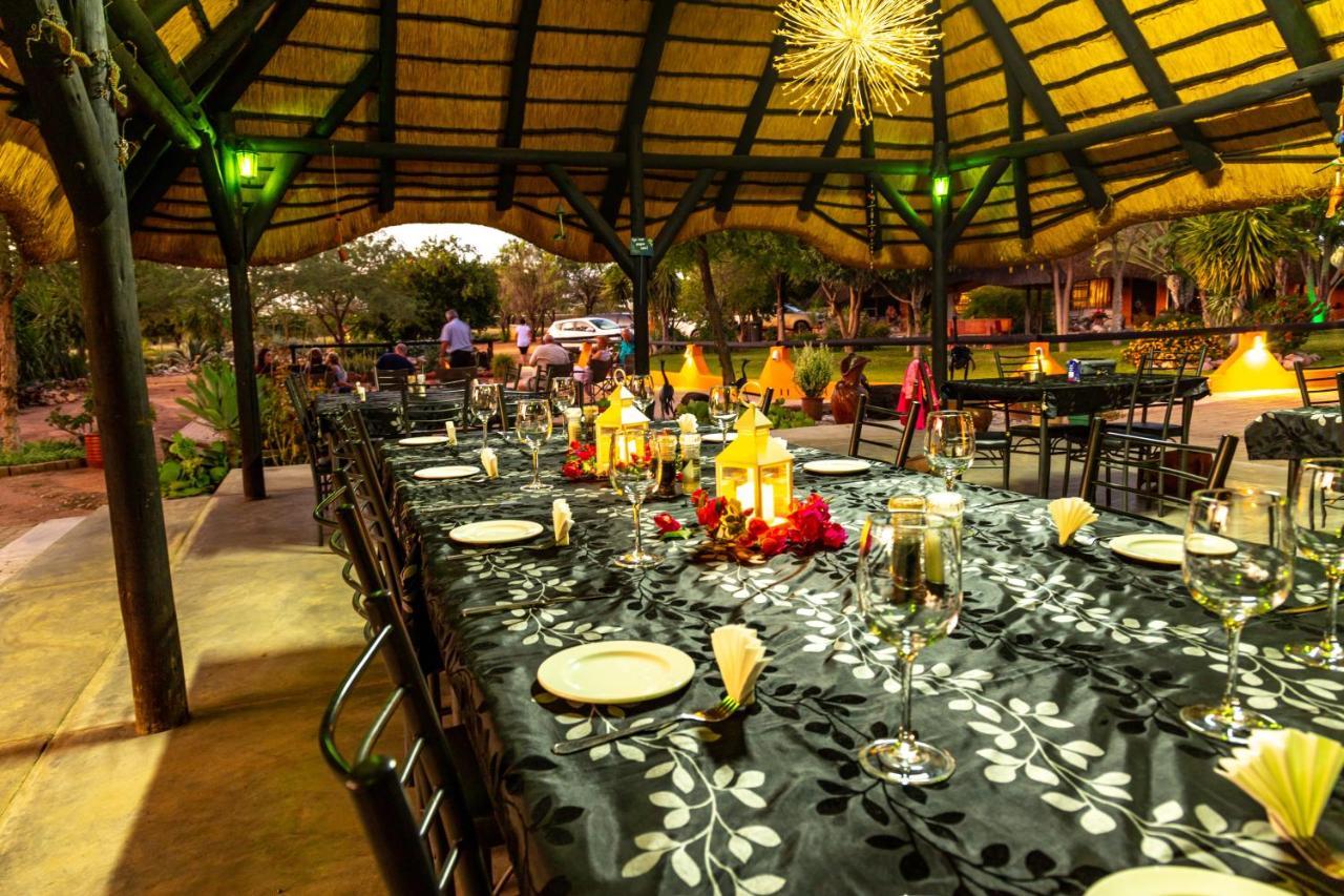 Lion'S Den Guesthouse Otjiwarongo Buitenkant foto