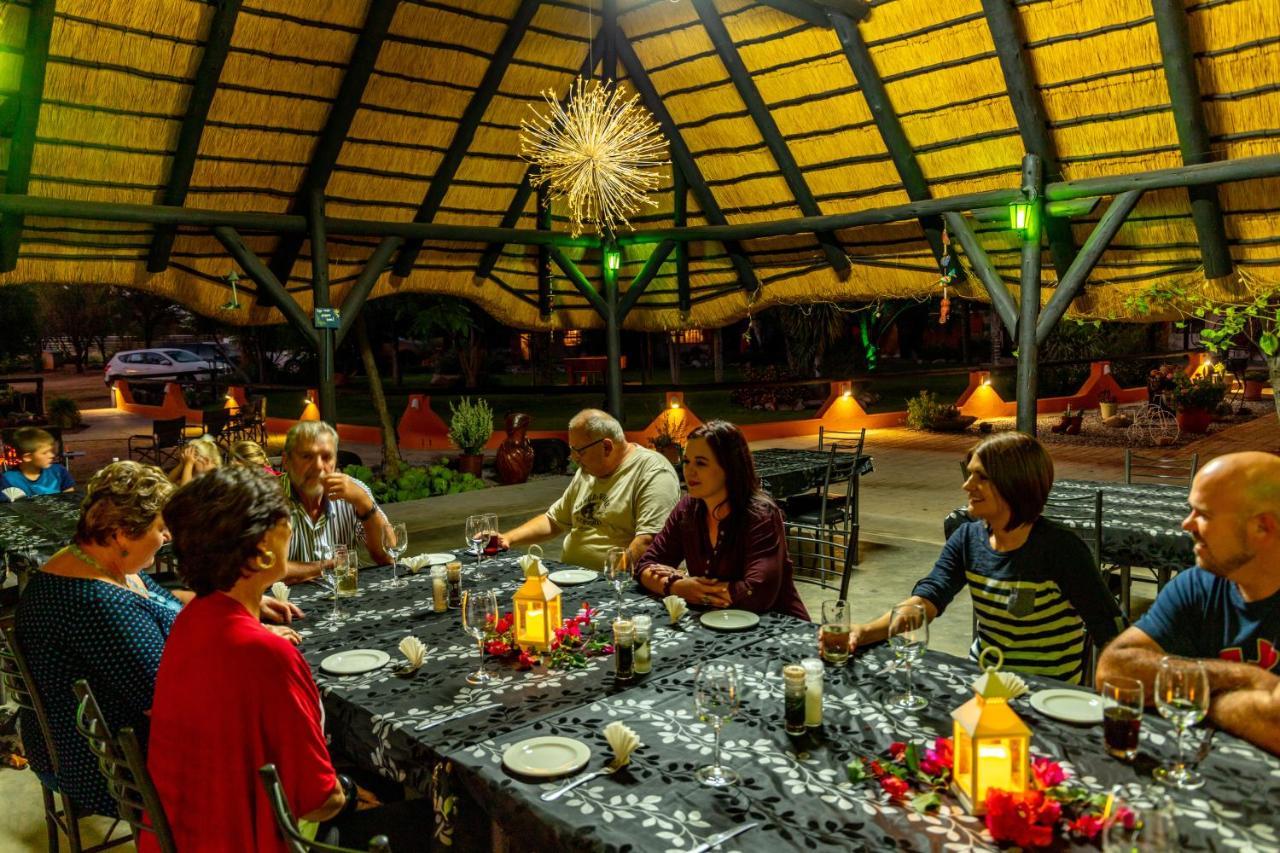 Lion'S Den Guesthouse Otjiwarongo Buitenkant foto