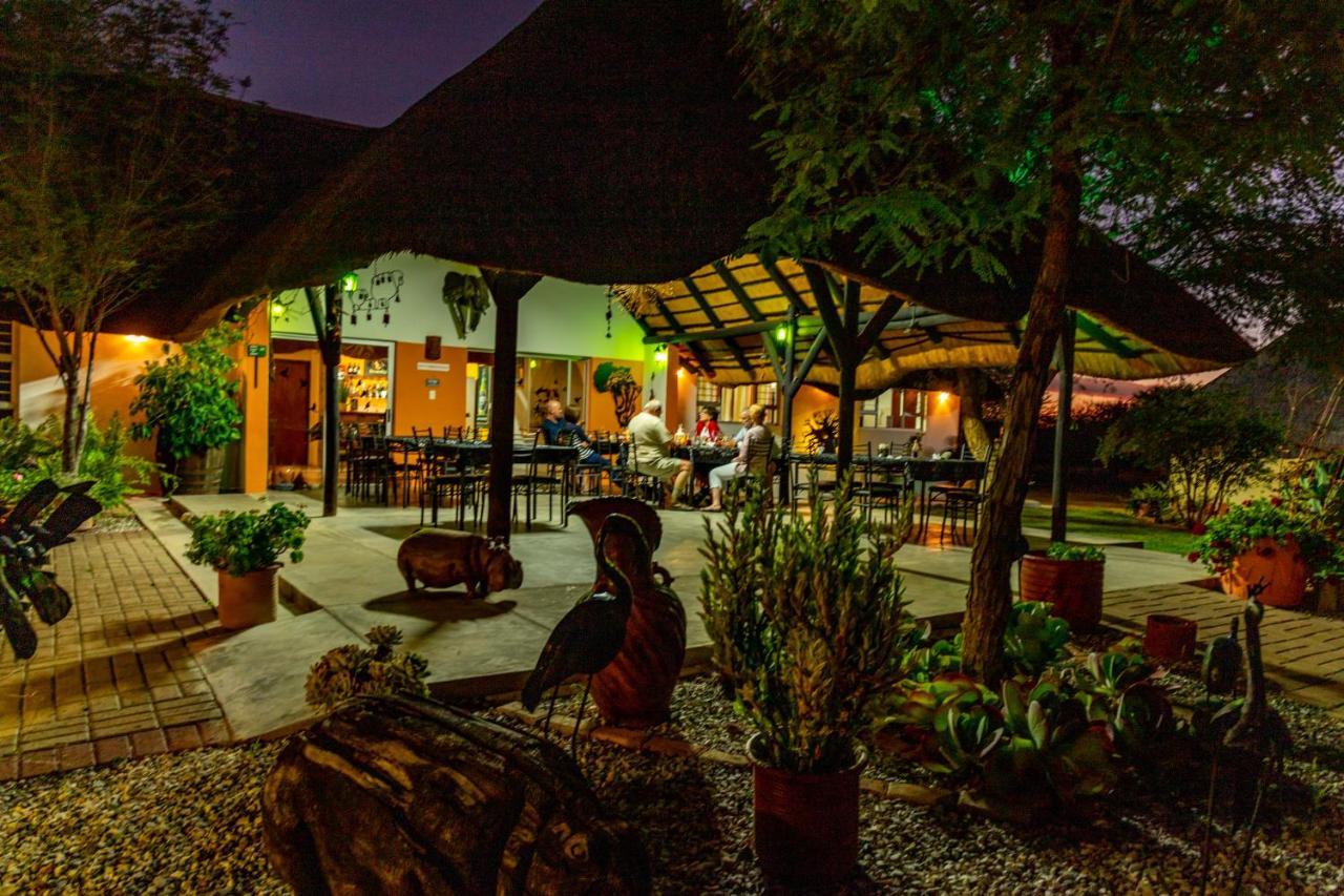 Lion'S Den Guesthouse Otjiwarongo Buitenkant foto
