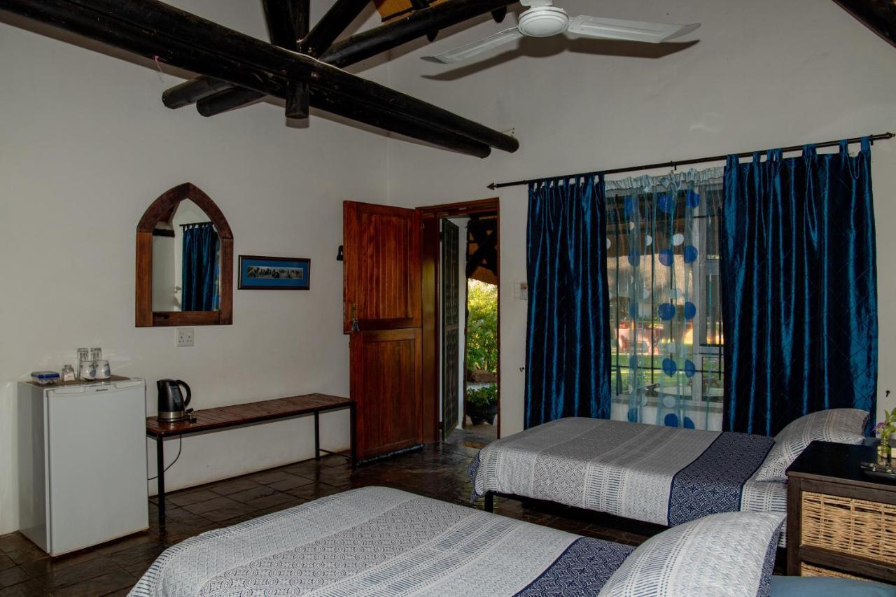 Lion'S Den Guesthouse Otjiwarongo Buitenkant foto