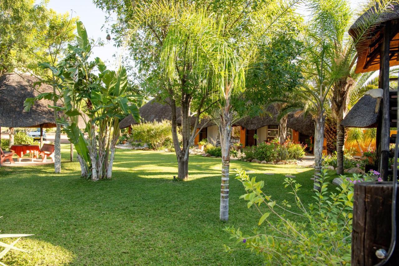 Lion'S Den Guesthouse Otjiwarongo Buitenkant foto