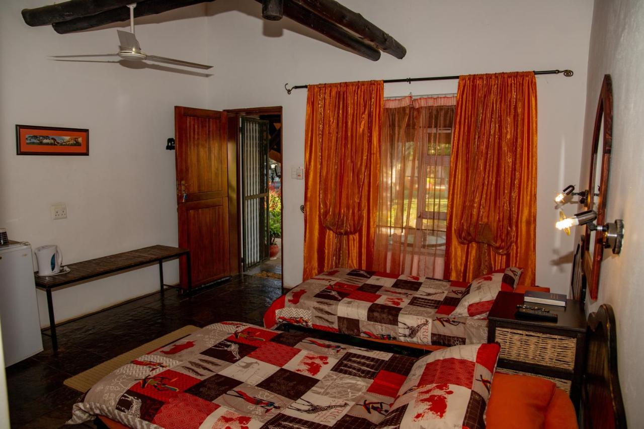 Lion'S Den Guesthouse Otjiwarongo Buitenkant foto