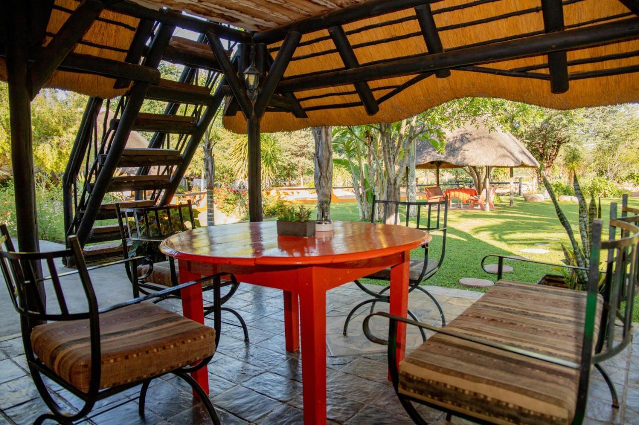 Lion'S Den Guesthouse Otjiwarongo Buitenkant foto