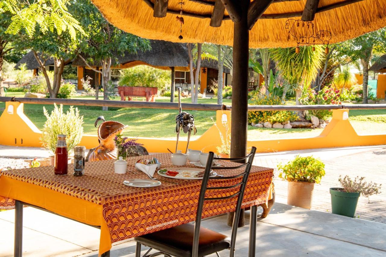 Lion'S Den Guesthouse Otjiwarongo Buitenkant foto