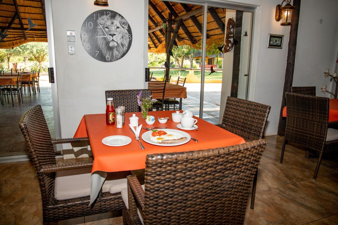 Lion'S Den Guesthouse Otjiwarongo Buitenkant foto