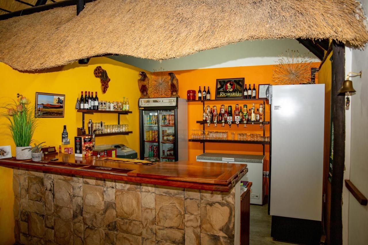 Lion'S Den Guesthouse Otjiwarongo Buitenkant foto