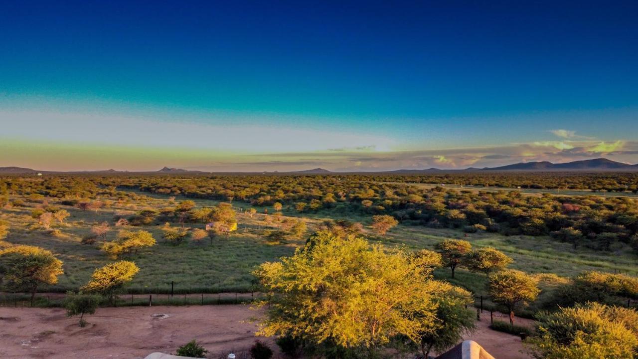 Lion'S Den Guesthouse Otjiwarongo Buitenkant foto