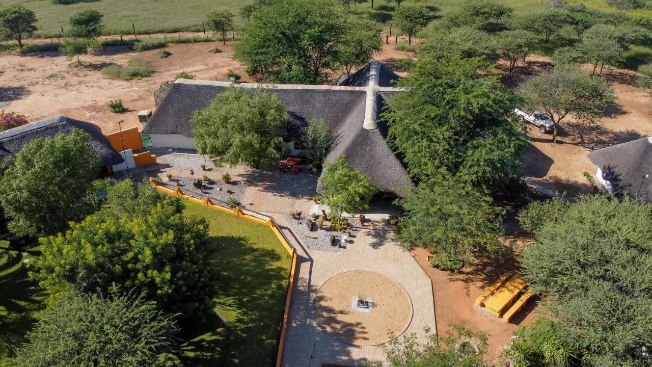 Lion'S Den Guesthouse Otjiwarongo Buitenkant foto
