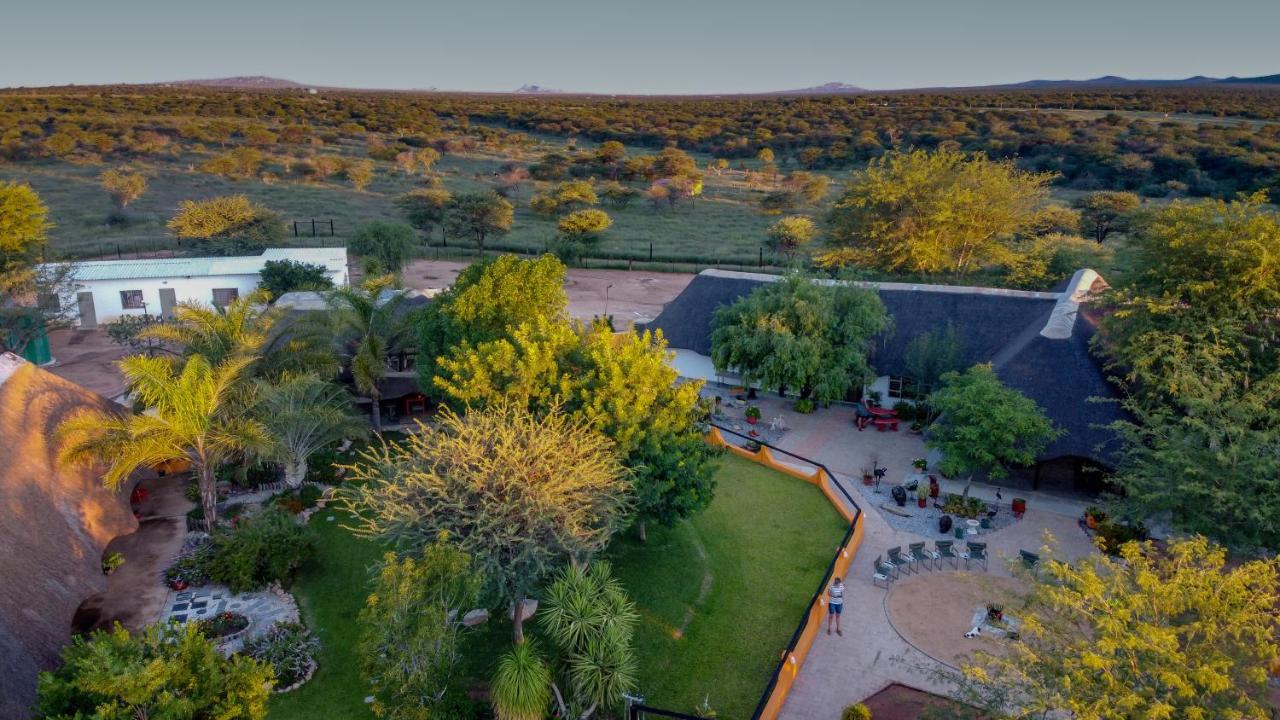 Lion'S Den Guesthouse Otjiwarongo Buitenkant foto